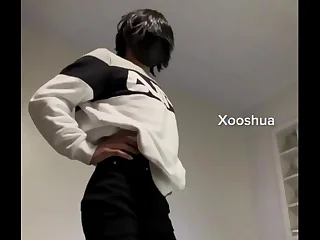 Lindo jovencito femboy con ropa apretada y bonita